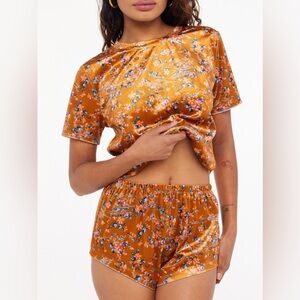 Savage x Fenty Orange Floral Psychedelic Velvet Sleep Set Womens Size Medium